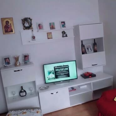 kauc za decu: TV komoda od bele iverice 2.30m duzine. Moguca izrada i dugih — 1