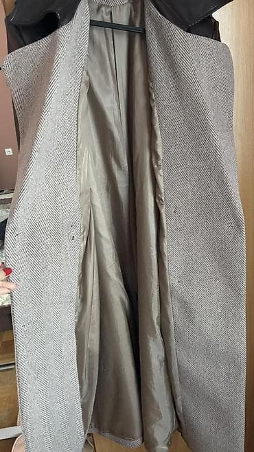 Donji delovi trenerke: Kaput S/M Nov jednom nošen velik je Širina ramena 42 dužina123 dužina — 8