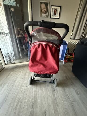 plisana igracka masa i meda igracke: Chicco kišobran kolica u crvenoj boji. Kolica imaju podesivi naslon — 4