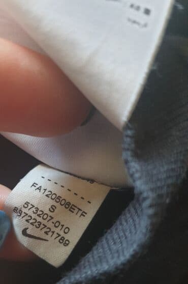 zimske jakne c a: NIKE original muska majica S velicina za muskarce ili tinejdzere. Crne — 2