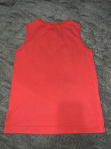 vuk igracka za decu: BENETTON majica vel.XL 150cm Nošena par puta — 2