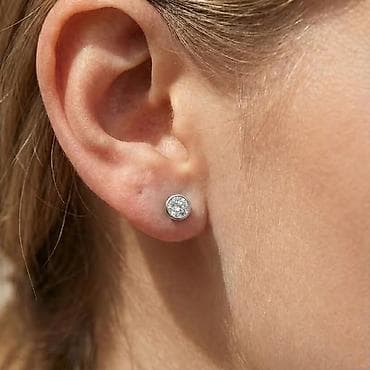 Minđuše na magnet (Nisu potrebne bušene uši) Dimenzije:3mm,4mm,5mm