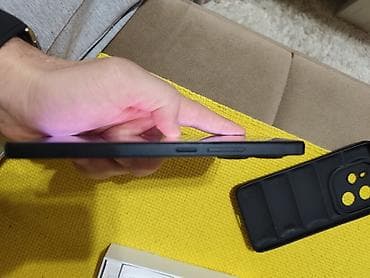 nokia polovni telefoni: Telefon – crna boja, ravan okvir, tasteri za jačinu zvuka i napajanje — 1