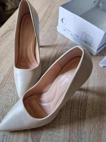 crop top c a: Pumps, Africa, 38 — 1