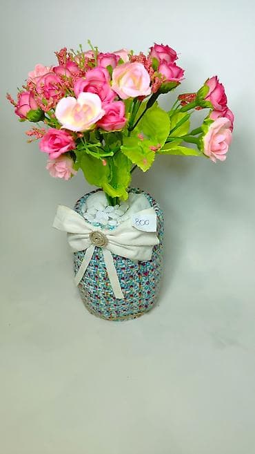 mini ruže prodaja: Dekorativna aranžerska saksija sa veštačkim ružama - Buket — 4