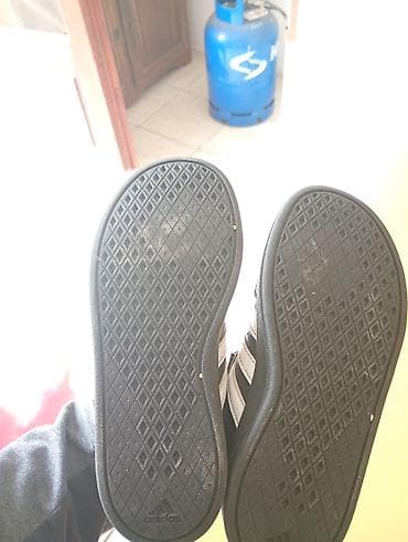 riker patike: Dečije patike Adidas, crne boje sa belim detaljima (tri pruge sa — 4