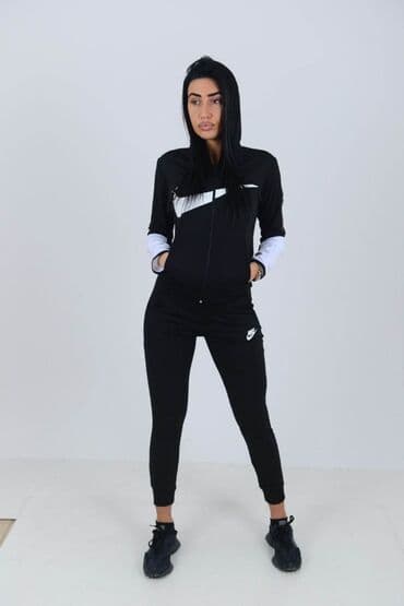 trenerke mokra likra prodaja: Cena 2,900
Mokra likra S, M, L, XL
8 boja — 19