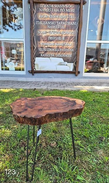 mali sklopivi stolovi: Klub sto napravljen od unikatnog panja Dimenzije: 51x40 H 43,5 — 1