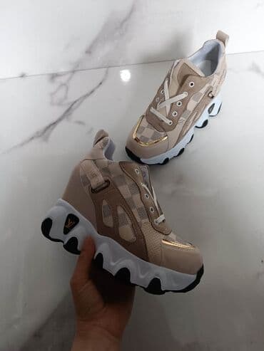 patike 38 5: 37 38 39
4700 — 1