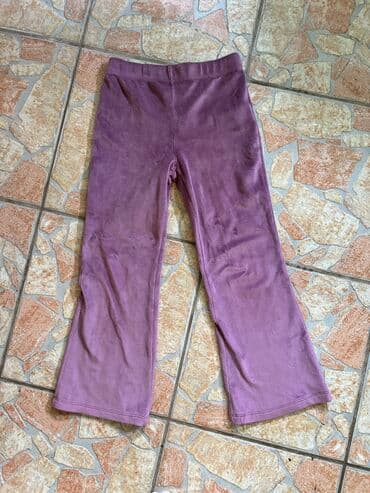Pantalone: Velicina 122
Cena 400 din