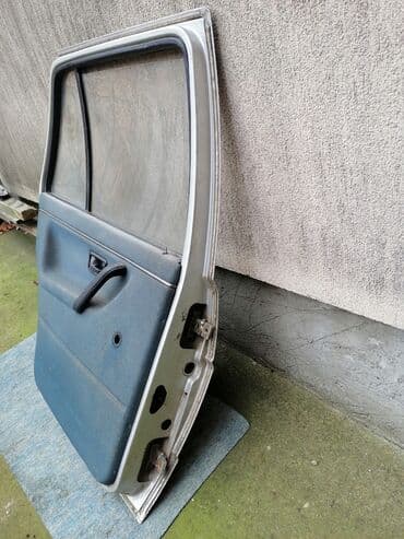 Auto delovi, gume i tjuning: Vrata — 2