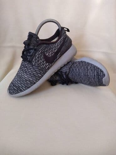 zenske patike n: NIKE original zenske patike br 38, koriscene kratko. Duzina — 10