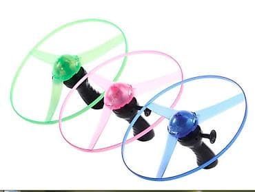 coca cola kamion igracka: Nov svetleći leteći disk. Ima tri LED boje crvena, zelena i plava — 10