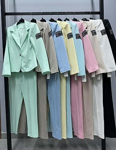 jacquemus torbe cena: Komplet
Cena 3900
Uni vel.
V33 — 9