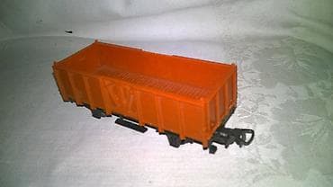 Piko teretni vagon HO braon, fali 1 odbojnik i 2 nogostupa, tockovi