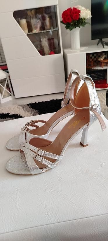 christian louboutin stikle: Potpuno nove srebrne sandale brenda PERLA, nikada nisu nošene, u — 2