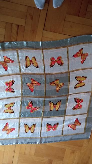 komplet odece: Vintage svilena marama — 1