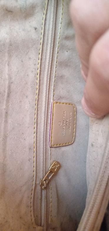 fashion m: LV Ženska torba sa ručkom – bele osnove sa šarenim printom i detaljima — 5