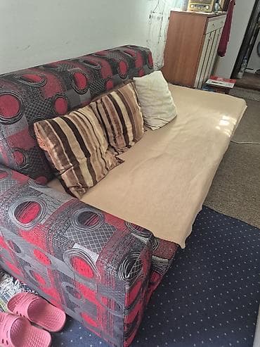 Izgubljeno-nađeno, dajem besplatno: Trosed na razvlacenje poklanjam. preuzeti na licu mesta — 1