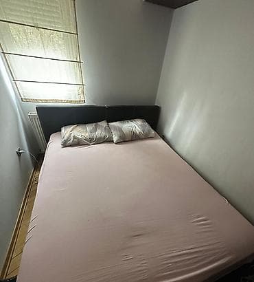 Bračni krevet sa uzglavljem i dušekom - Dimenzije: okvir i dušek za