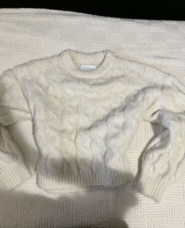 Overalls: Pleten džemper Stradivarius, krem/bela boja. Klasičan „cable knit” — 1