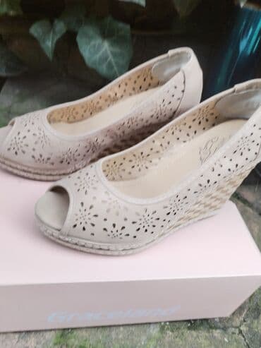 stikle 42 broj: Sandale, 38 — 3