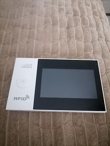 RFID GSM/Alarm kontrolna tabla sa ekranom i SOS tasterom Opis: -