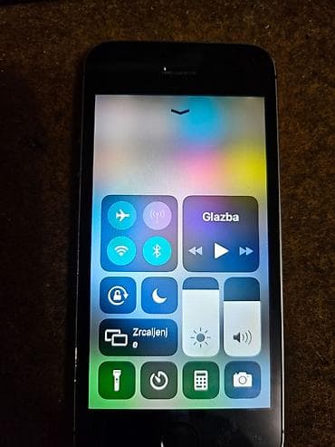 xbox one s srbija: Apple iPhone 5S- 4.0"telefon je ocuvan kao nov baterija drzi jako — 4