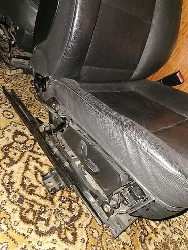 sirene za auto: Na prodaju kožna sedišta za BMW E60. Sedišta su u veoma dobrom stanju — 1