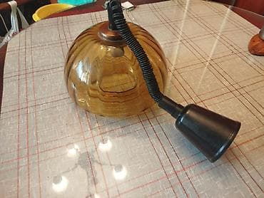 crtanje meda: Luster sa staklenom sirmom boje meda. Visina abazura oko 15 cm. Donji — 1