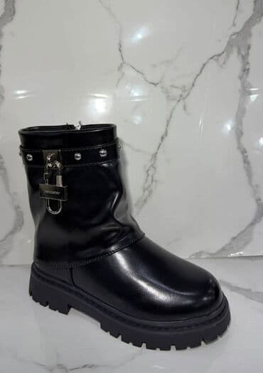 Sweatpants: Ankle boots — 4