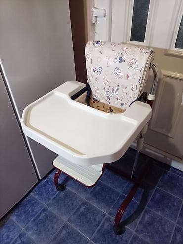 Kuhinjski nameštaj: Dečija hranilica Chicco sa točkićima i velikom tacnom - Stabilan — 3