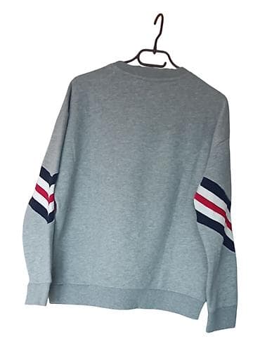 Lične stvari: Siva dukserica sa okruglim izrezom i prugama - Boja: svetlosiva - — 3