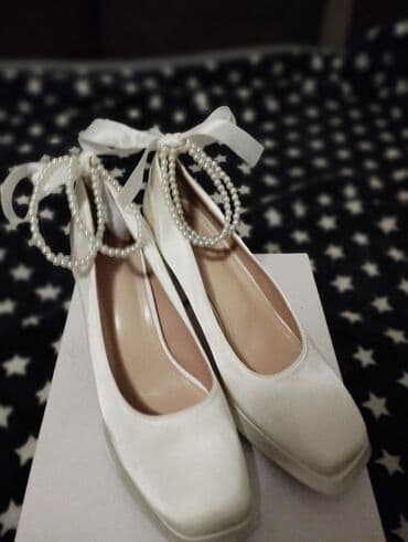 Sweatpants: Pumps, 42 — 3