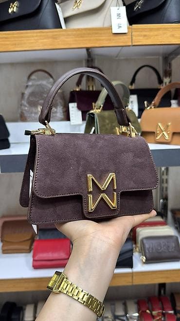 chanel torbica mala: Mini torba sa ručkom – model “M” logo - Struktura: kompaktna — 2