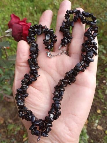 Ogrlica Oniks Ogrlica od Oniksa, poludragi kamen. Dužina-obim oko — 2