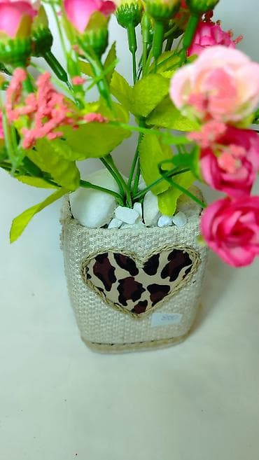 Prehrambeni proizvodi: Dekorativna aranžmanska saksija sa veštačkim ružama - Aranžman: buket — 5