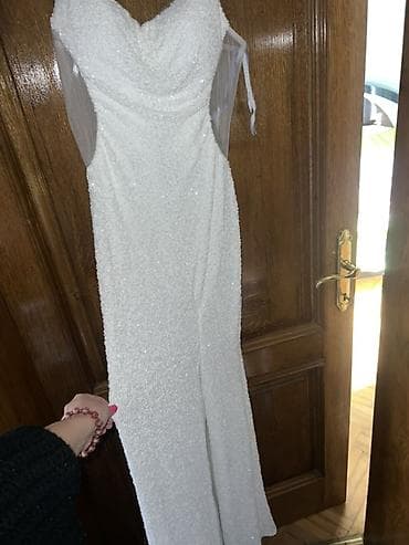 Elegantna bela haljina na bretele, duΕΎine do poda. - Kroj: uska na lalafo.rs Elegantna bela haljina na bretele, duΕΎine do poda. - Kroj: uska