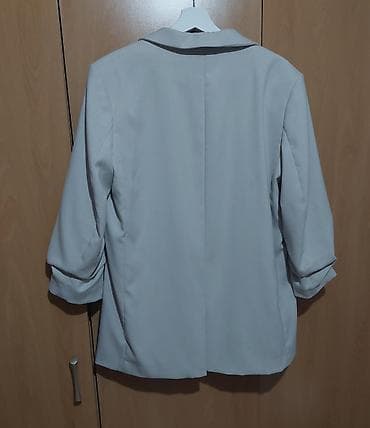 parka h: Ženski sako – svetlosive boje - Kroj: klasičan, ravnog pada, bez — 2