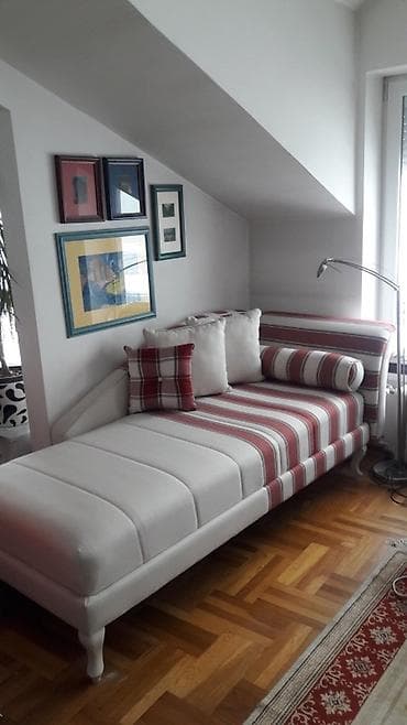 O Dobro ocuvana i od odlicnog materijala. Osvojila nagradu na sajmu