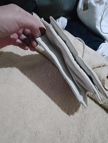torbe lacoste: Bež mini torbica/tašnica preko ramena - Materijal: mekana eko antilop — 3