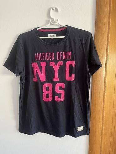 seni basic large 3: Tommy Hilfiger Denim majica kratkih rukava, veličina XL. Model je u — 3
