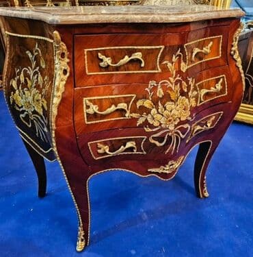 Antique Dressers: 𝐊𝐨𝐦𝐨𝐝𝐚 𝐋𝐮𝐣 𝐗𝐕,𝐨𝐛𝐨𝐠𝐚ć𝐞𝐧𝐚 𝐬𝐚 𝐞𝐥𝐞𝐦𝐞𝐧𝐭𝐢𝐦𝐚 𝐨𝐝 𝐩𝐨𝐳𝐥𝐚ć𝐞𝐧𝐞 𝐛𝐫𝐨𝐧𝐳𝐞 𝐢 𝐦𝐞𝐫𝐦𝐞𝐫𝐧𝐨𝐦 — 5