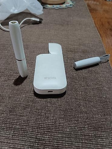 polovni zippo upaljaci: IQOS uređaj za zagrevanje duvana – bela boja - Komplet uključuje: - — 2