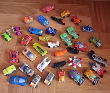 dvorac sator za devojcice: Auto Kinder suprise igracke. Automobilcici i motori. Cena za komad. Za — 3