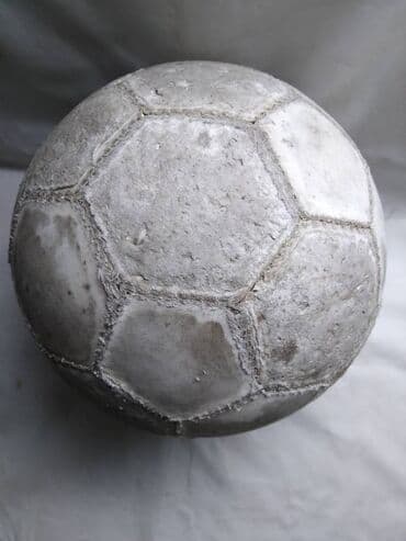 play time slicice fudbal: Lopta za fudbal br.5 oštećena, drži vazduh. Spolja dosta oštećena — 2