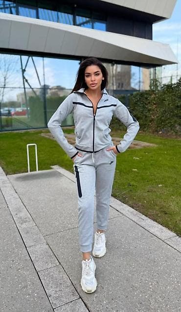 ceo set: Komplet trenerke NIKE gornji deo i donji deo. - Materijal kvalitetan — 2