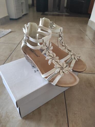 c a papuce: Sandals, 37 — 4