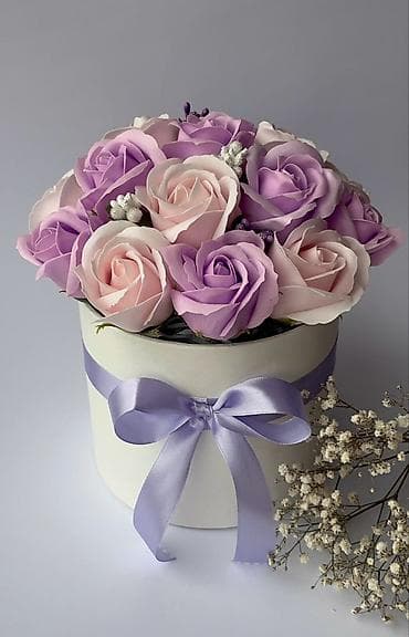 jastuci za ugaonu garnituru: Kutija u obliku srca sa ružama – luksuzna cvetna aranžmanska kutija - — 6