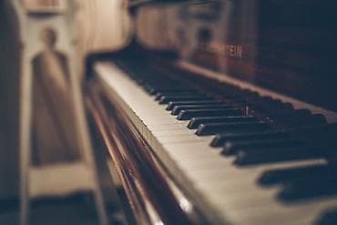 cena krecenja: Privatni časovi muzike (solfeđo, teorija, klavir) Zovem se — 1